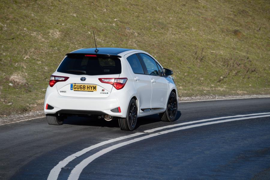  Toyota Yaris Hybrid GR Sport 2019 года  (UK) (фото 25 из 40)